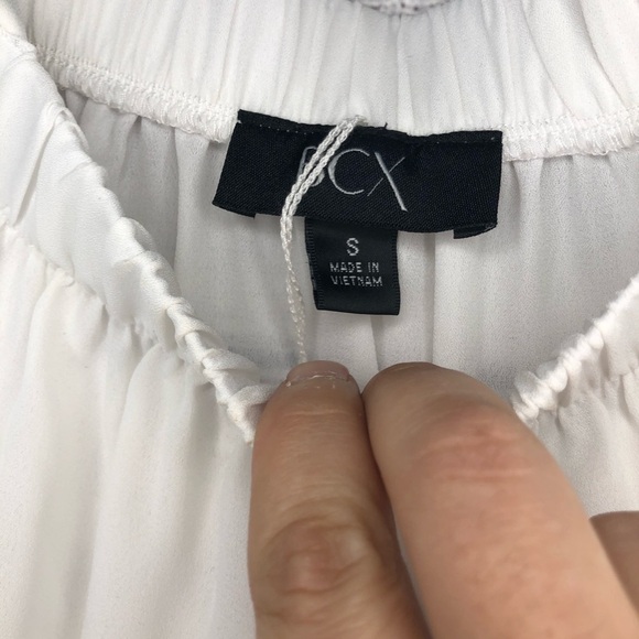 NWT BCX White Crepe Off the Shoulder Top Sz Sm - Picture 4 of 6